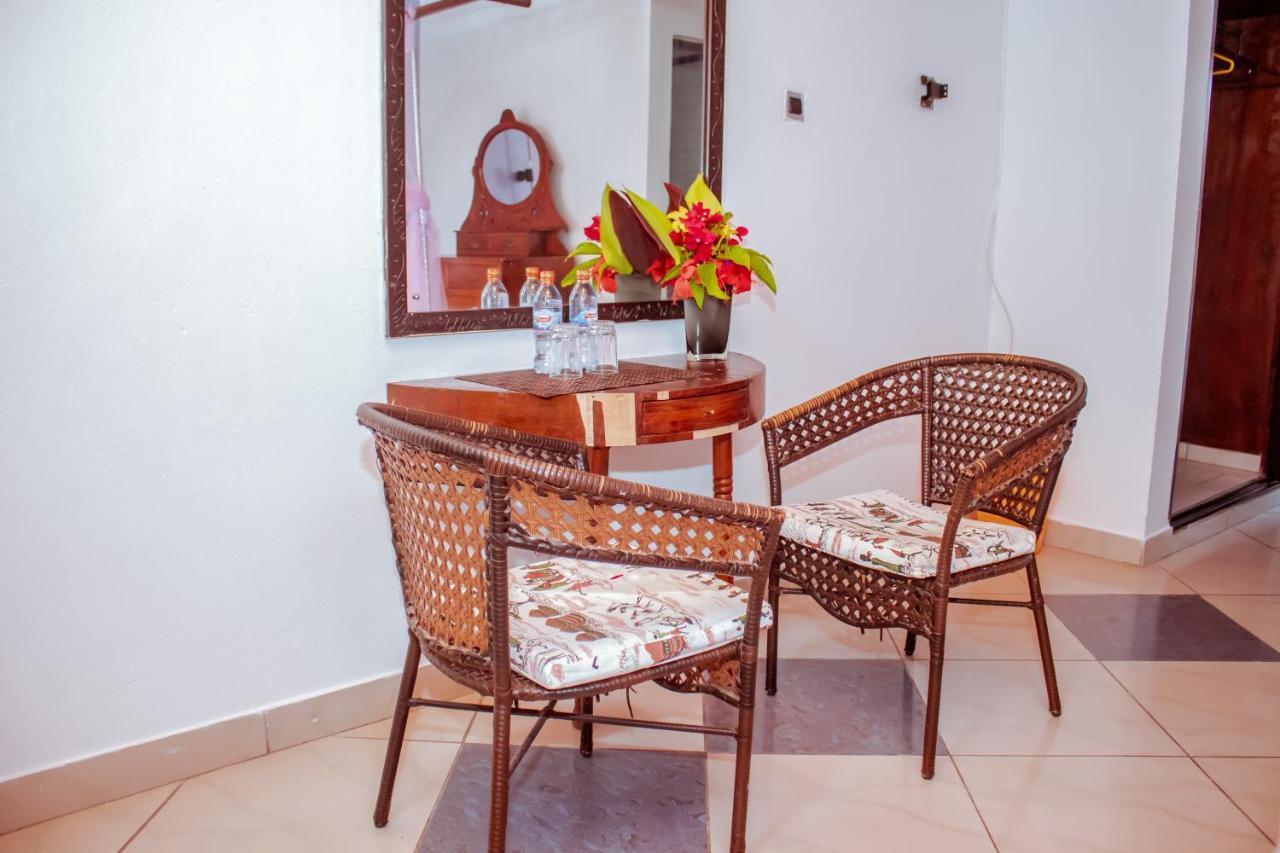 Papillon Garden Bar Villas Bamburi Exterior foto