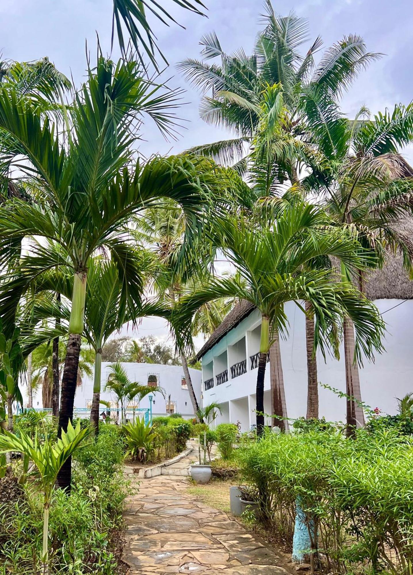 Papillon Garden Bar Villas Bamburi Exterior foto