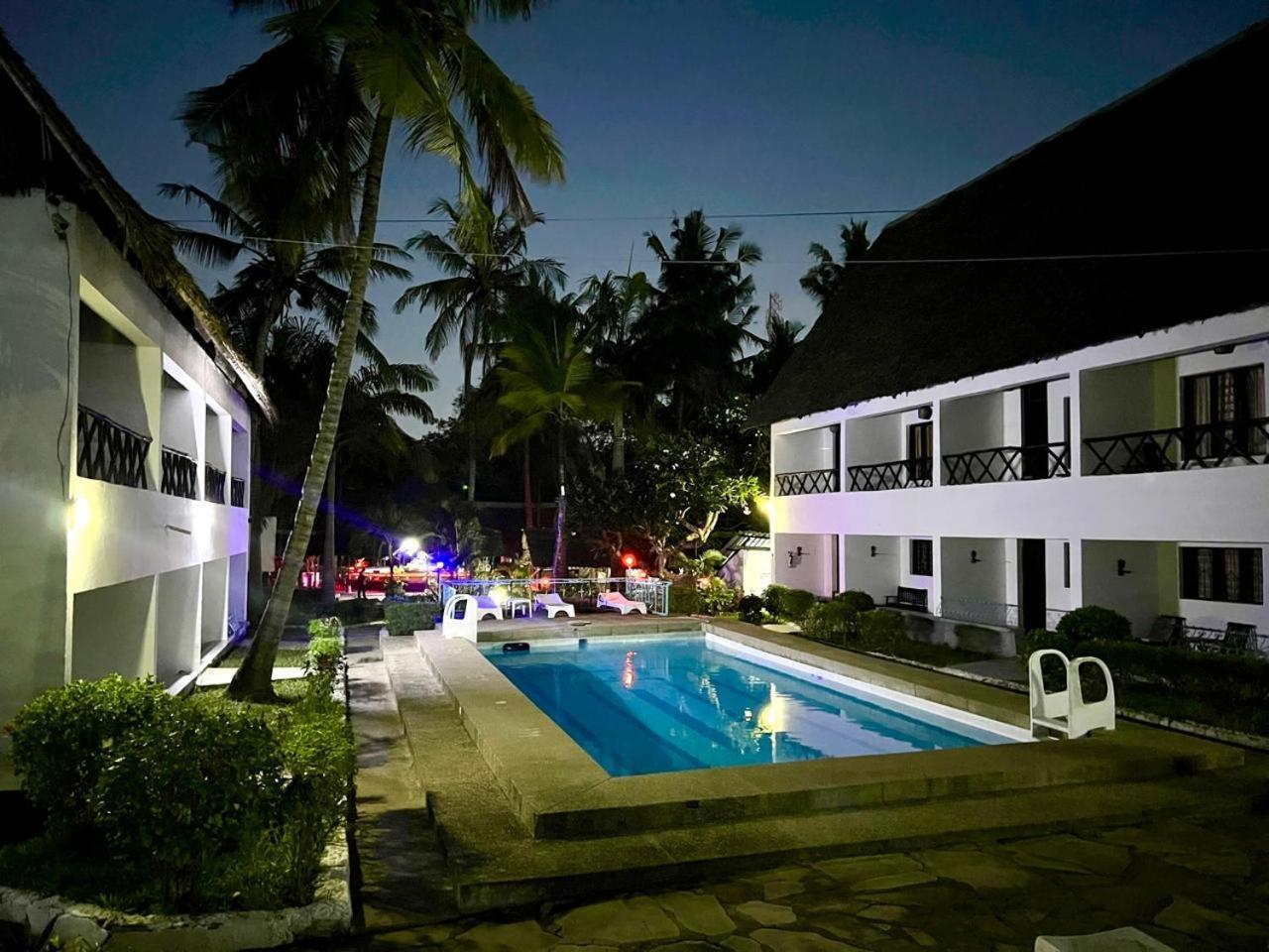Papillon Garden Bar Villas Bamburi Exterior foto